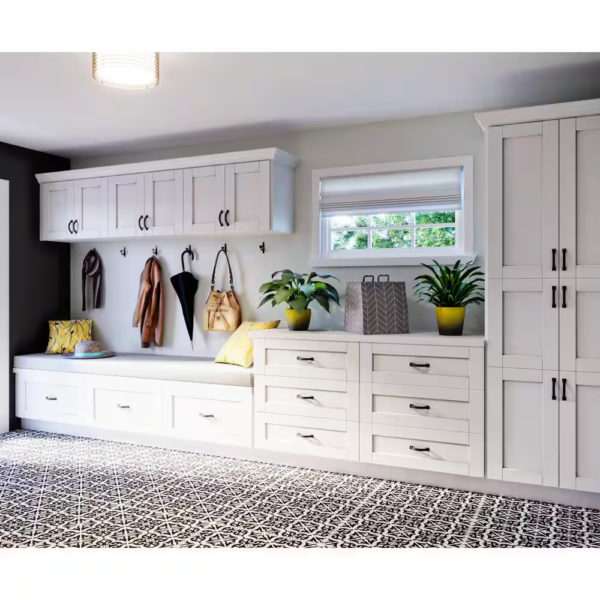 Mancos Bright White Shaker Assembled Base Kitchen Cabinet With a Pull Out (18 in. W x 34.5 in. H x 24 in. D)